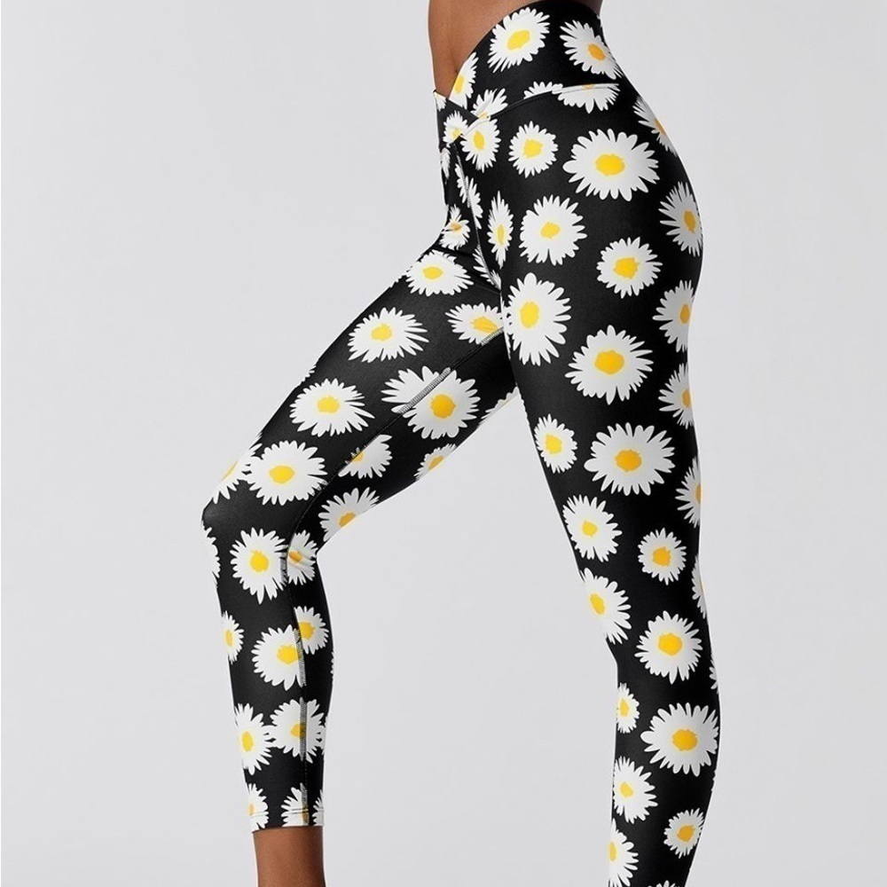 Year Of Ours Daisy Cross Front High Rise Veronica Leggings sz S - Picture 1 of 9